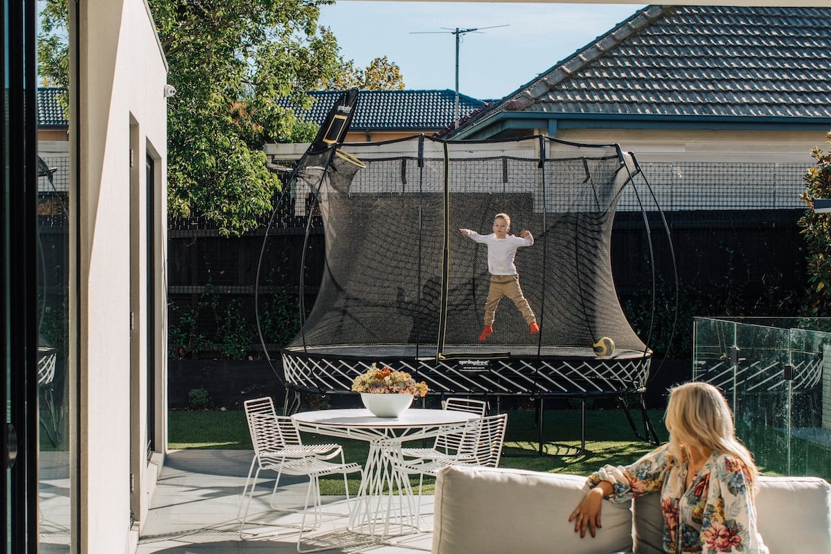 Springfree vs Jumpflex Trampolines: Which is Best for Your Family?